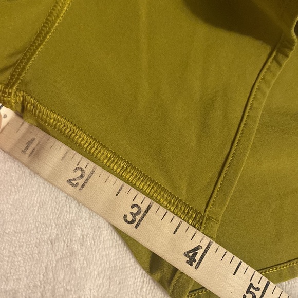 SOLD✨Lululemon Hotty Hot Short II Long 4" Size 8 - Picture 11 of 11